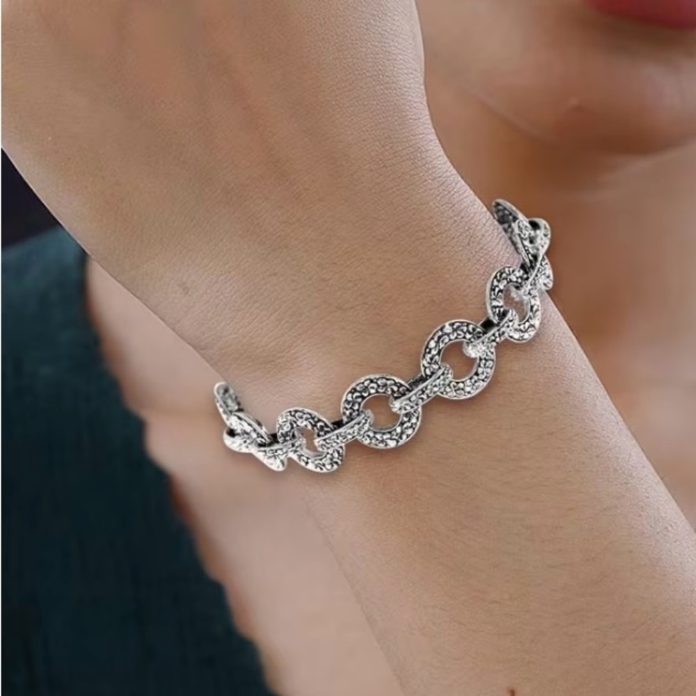 Elegant Silver Chain Bracelet